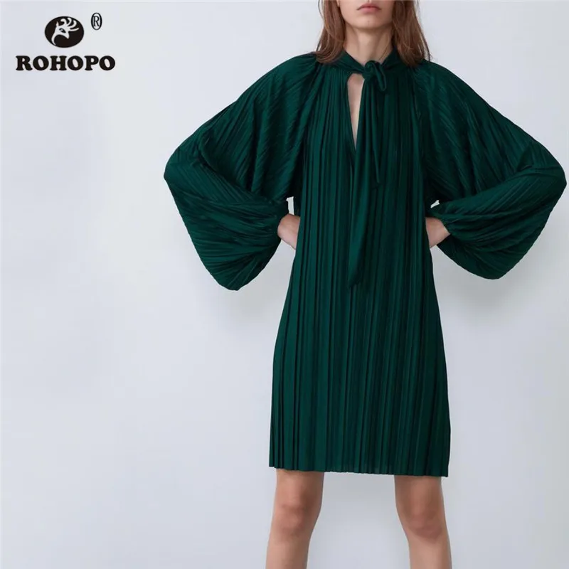 ROHOPO Плиссированное мини платье из жатой ткани с воротником бантом и длинным