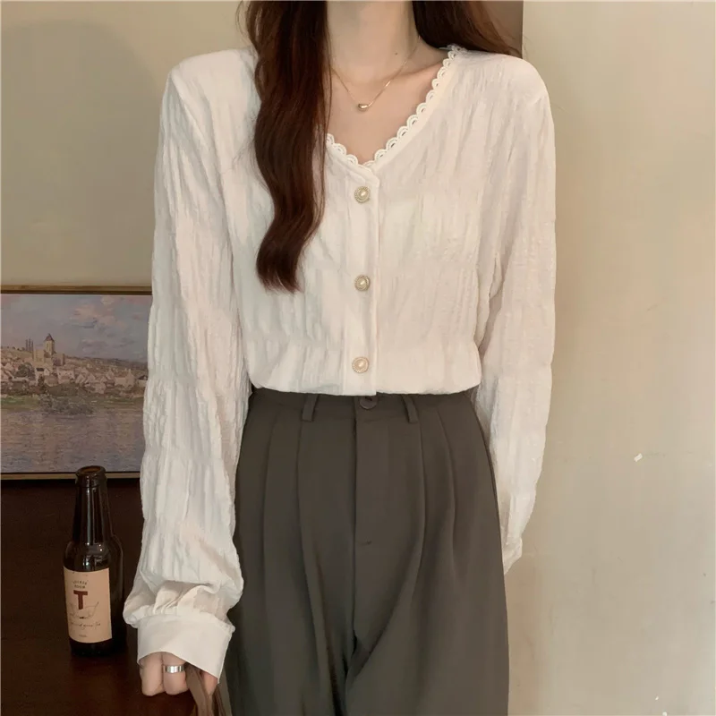 

Женские рубашки, Новинка осени 2021, кружевная белая рубашка, дизайнерская шикарная Женская одежда с V-образным вырезом, нишевый Топ во францу...