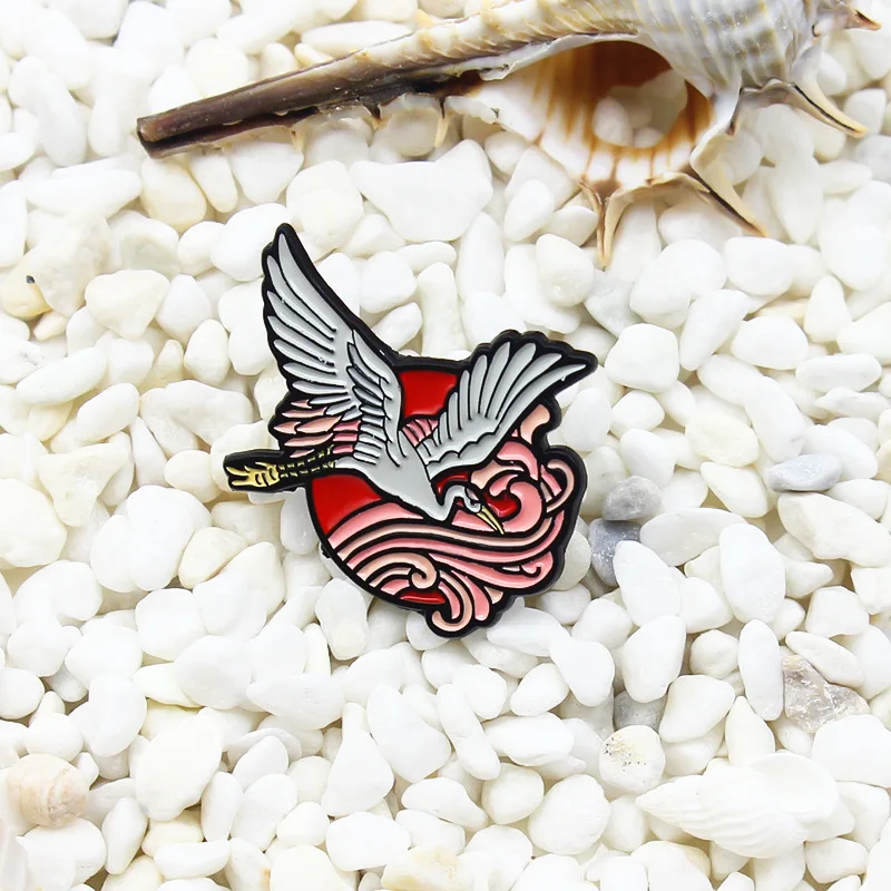 

MIX DESIGNS Cranes Spread Their Wings And Soar To Follow The Sun Hat Badge, Longevity And Health Animals Brooch Enamel Label Pin