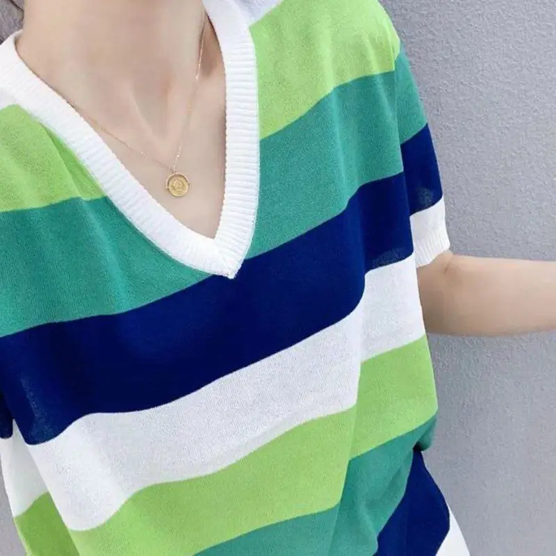 

New ice silk T-shirt women's V-neck green color matching loose Pullover stripe short sleeve top
