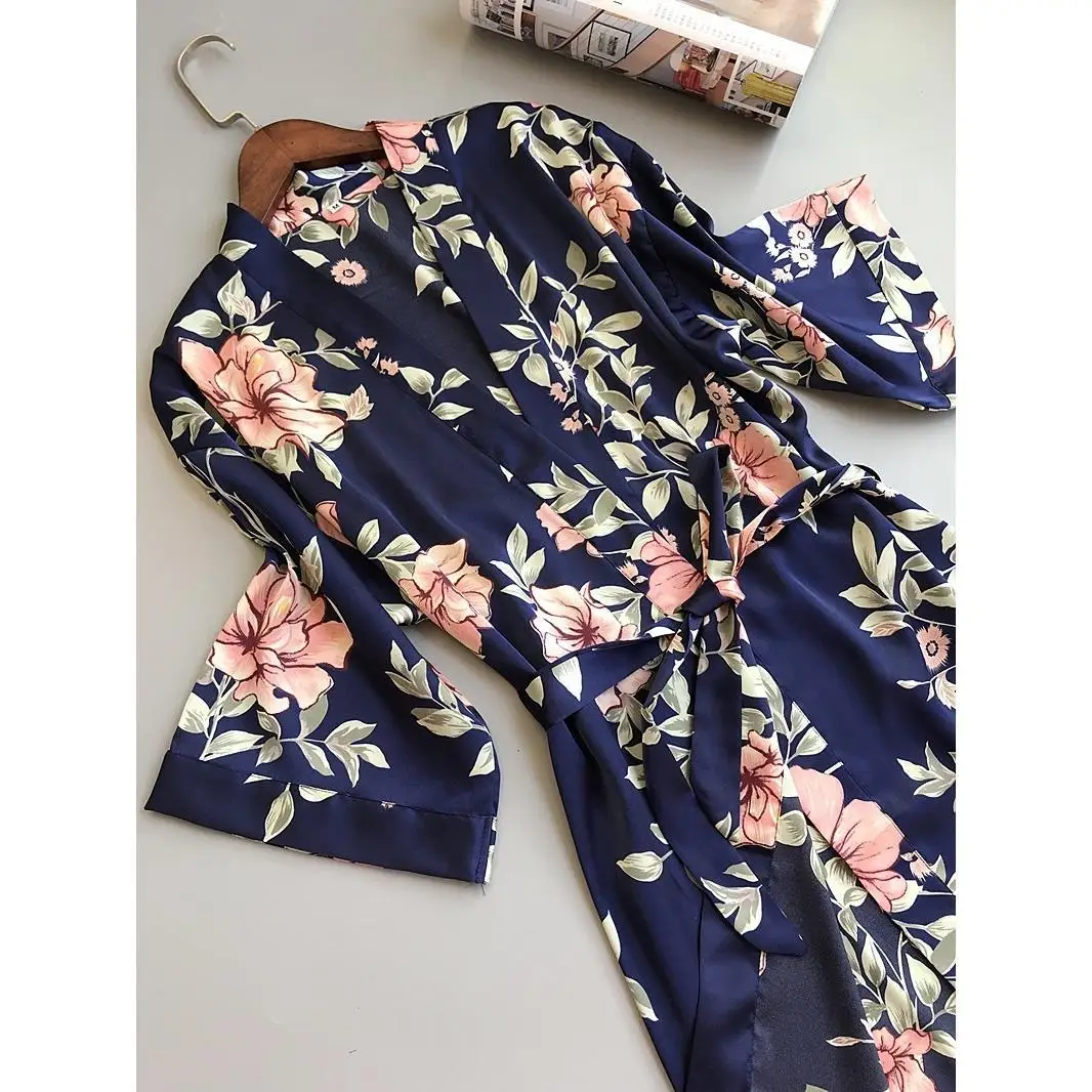 

New printed ice silk pajamas women's robe lace up silk long sleeve Lapel bathrobe Sexy Spring and summer home wear