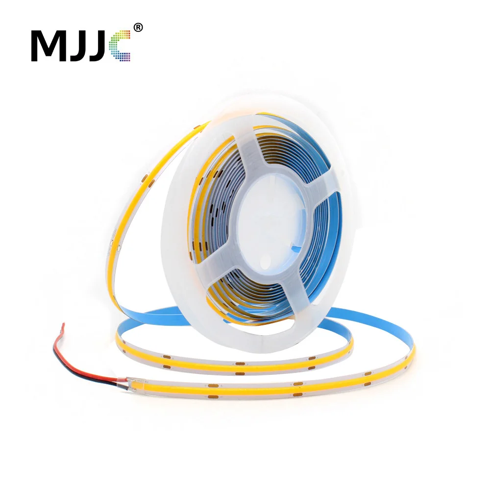 Светодиодная ленсветильник с монолитным блоком светодиодов высокой плотности 12