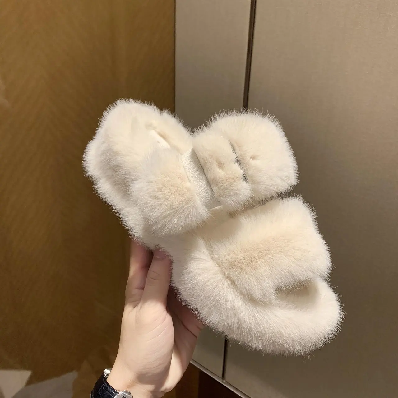 

2020 Winter New Fur Slides for Women Fashion Solid Fluffy Slippers Flock Slippers Women Add Velvet To Keep Warm House Slippers