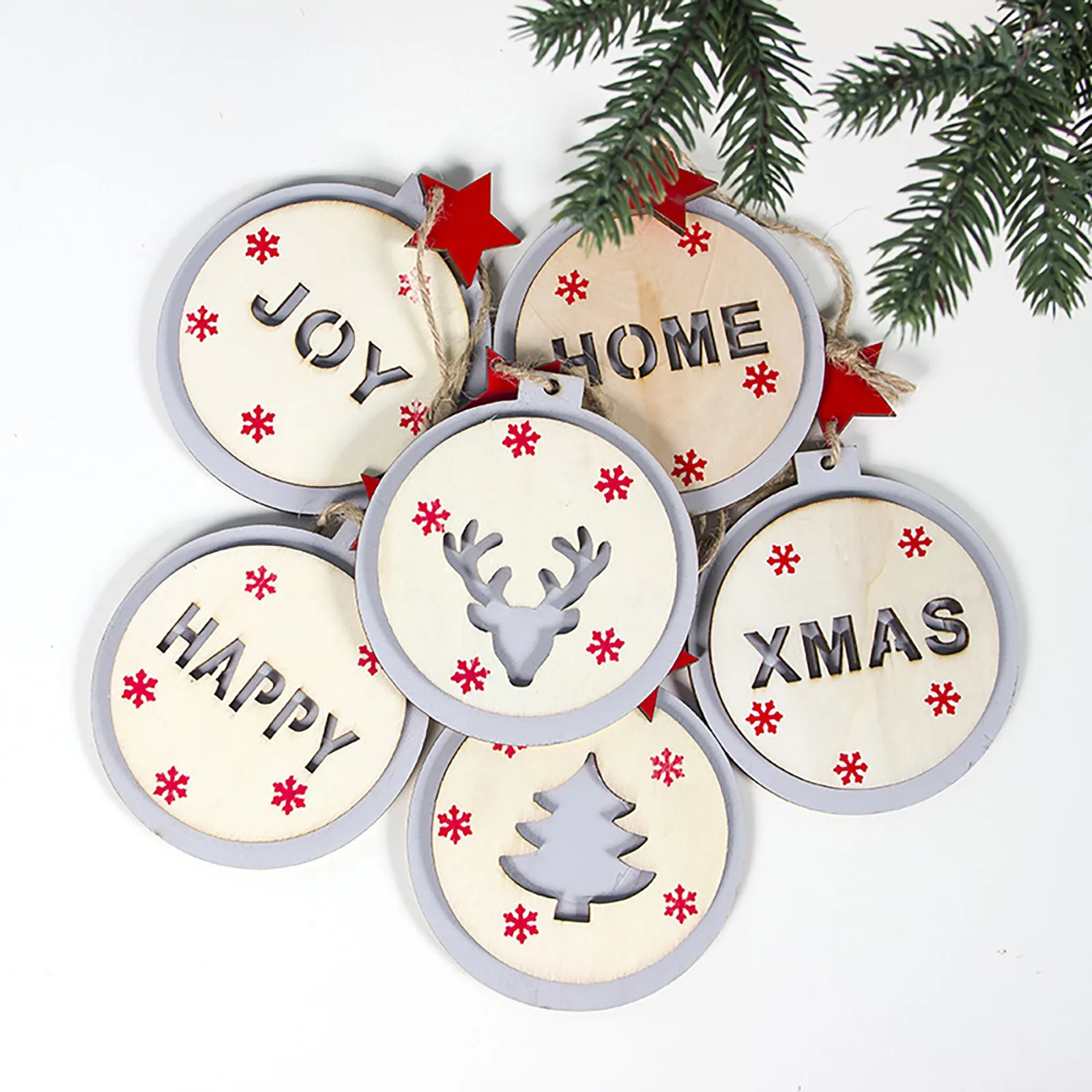 

1Pcs Christmas Decorations Wood Hollow Craft Christmas Tree Small Pendant Wood Cute Creative New Year Wood Pendant 2021