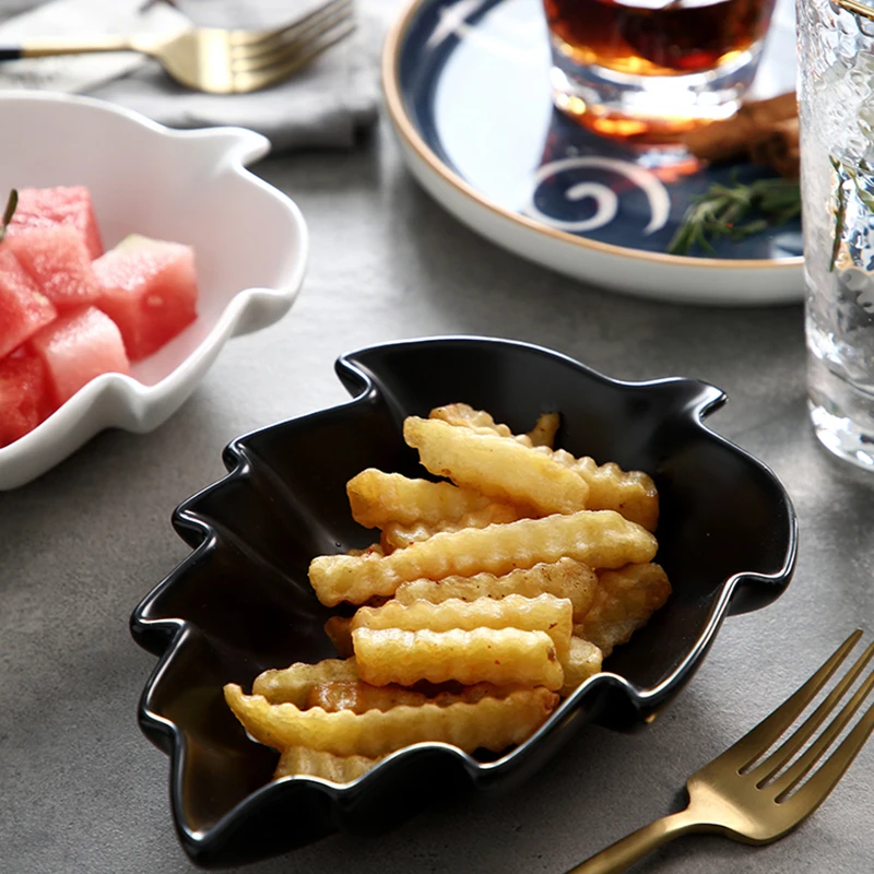 Керамическая тарелка в форме листа скандинавском стиле кухонная посуда западном