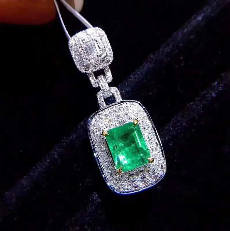 

1Pc Natural Emerald stone necklace clavicle chain, noble and elegant full clean body flash 925 silver inlaid gifts for women