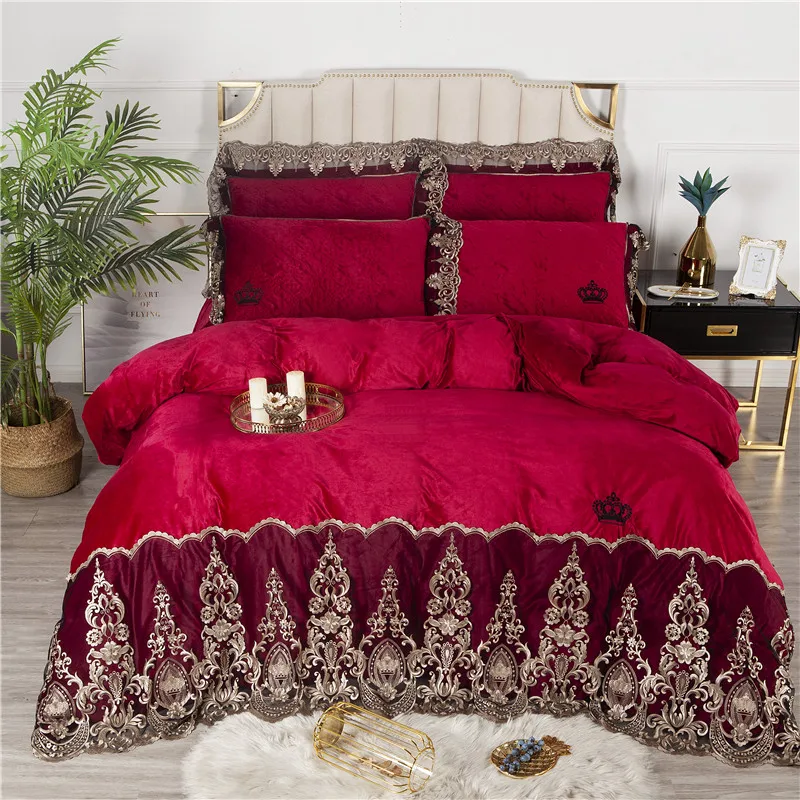 Роскошный комплект постельного белья с кружевной вышивкой в виде короны красный