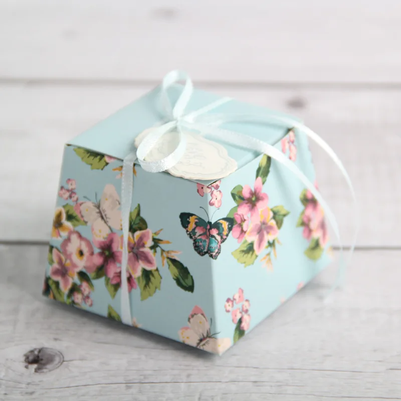 

50pcs Wedding Favors and Gifts Box Paper Candy Box Chocolate Packaging Box Party Supplies Decorations Boxes