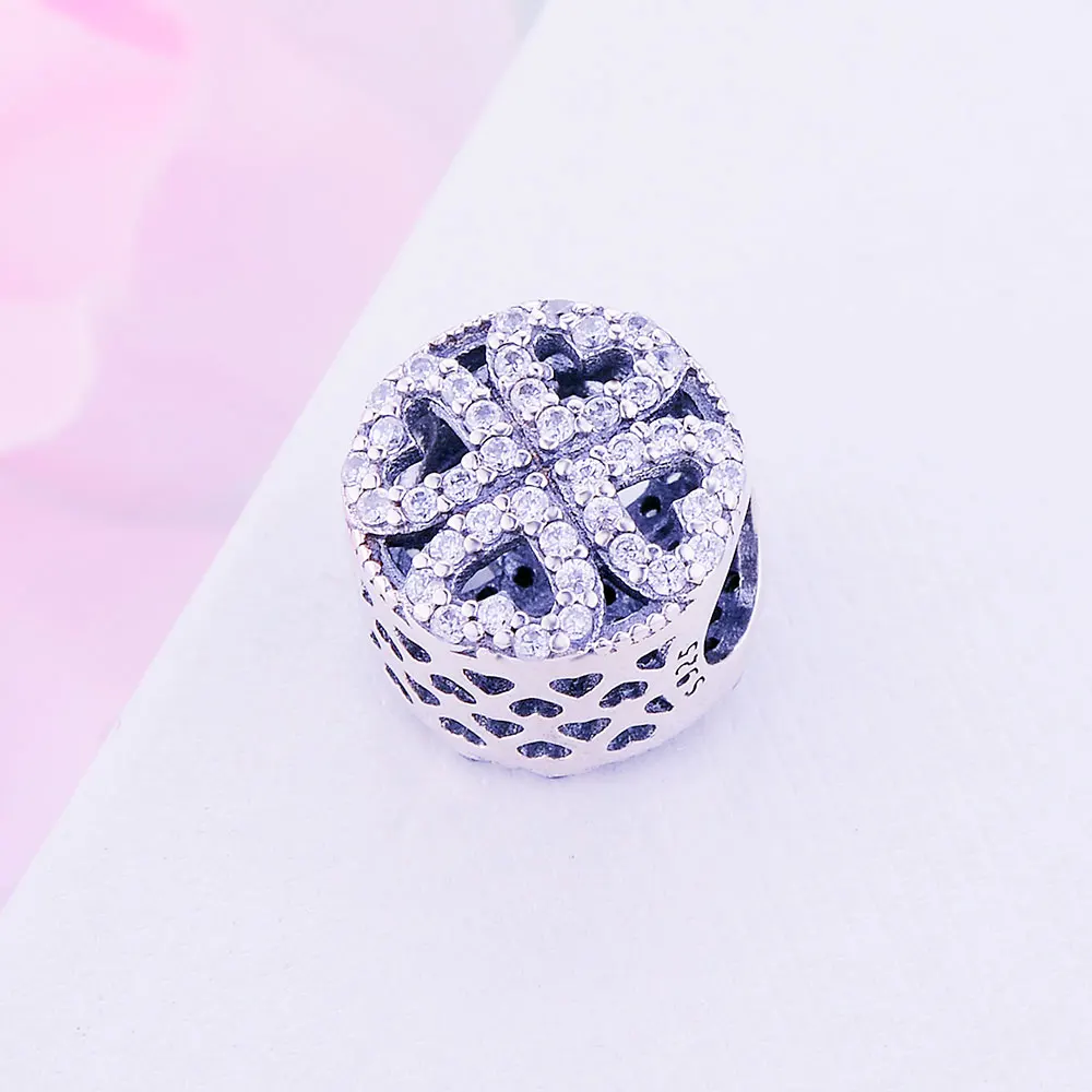 Шарм для браслета Пандора серебро 2021 пробы лепестки любви с прозрачными