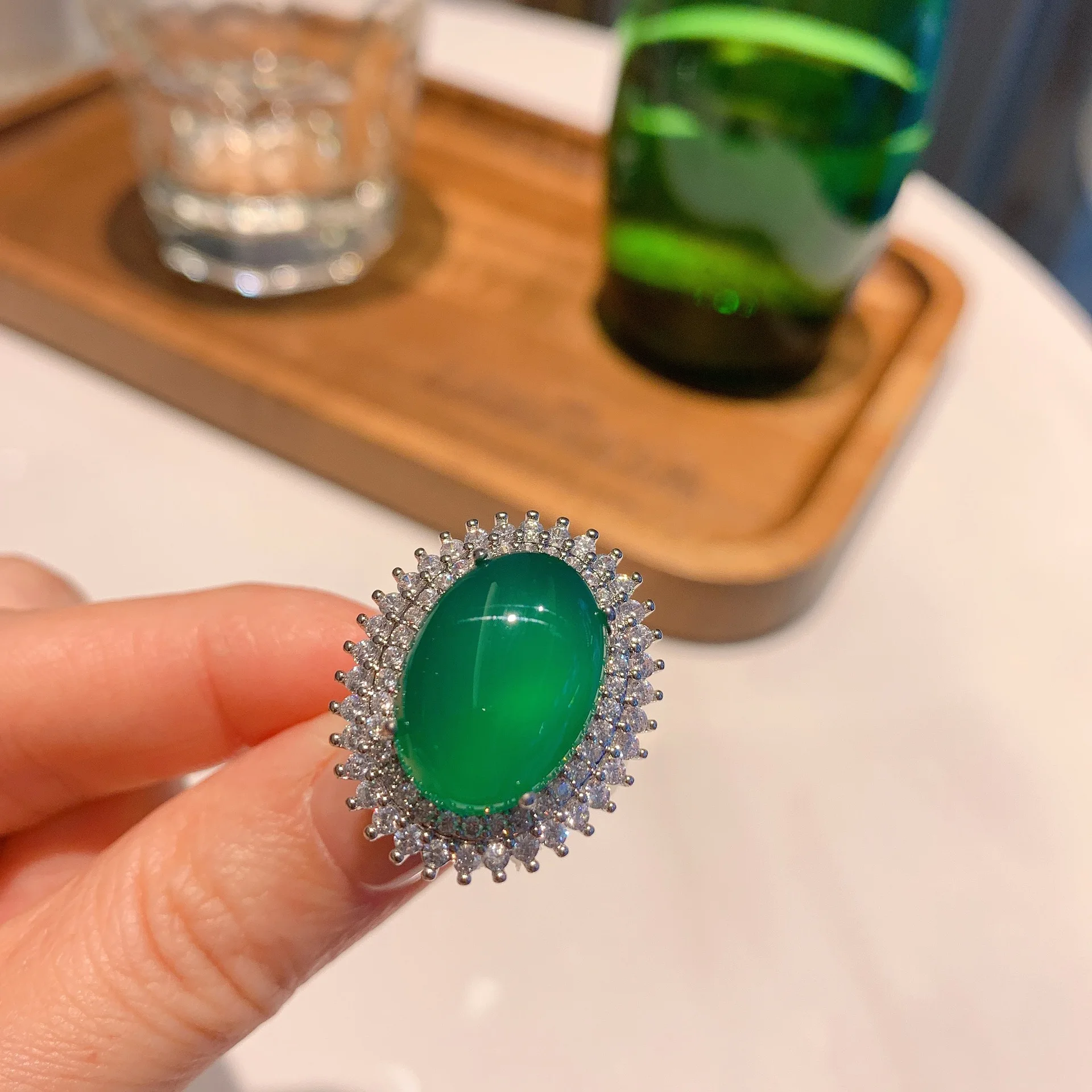 Женское кольцо с изумрудом 13 х18 дюймов |