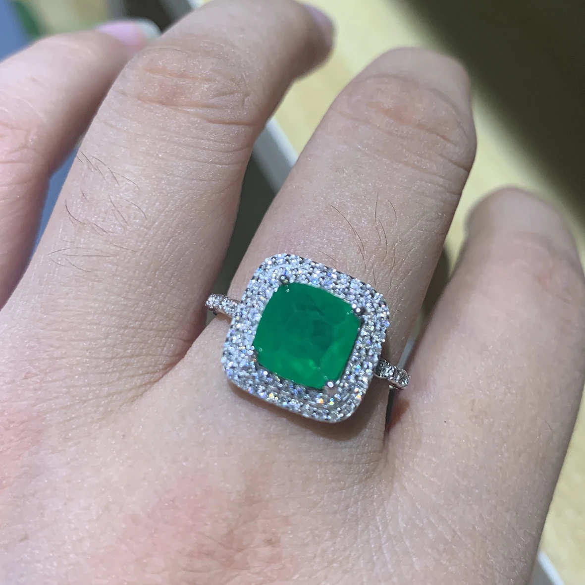 

925 silver classic and beautiful temperament Emerald Diamond Engagement Ring