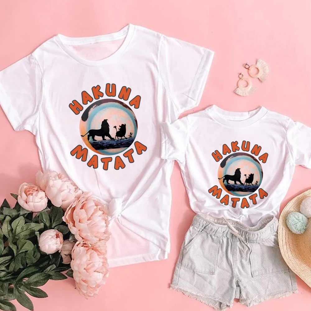 

Футболка с рисунком из мультфильма «Hakuna Matata»