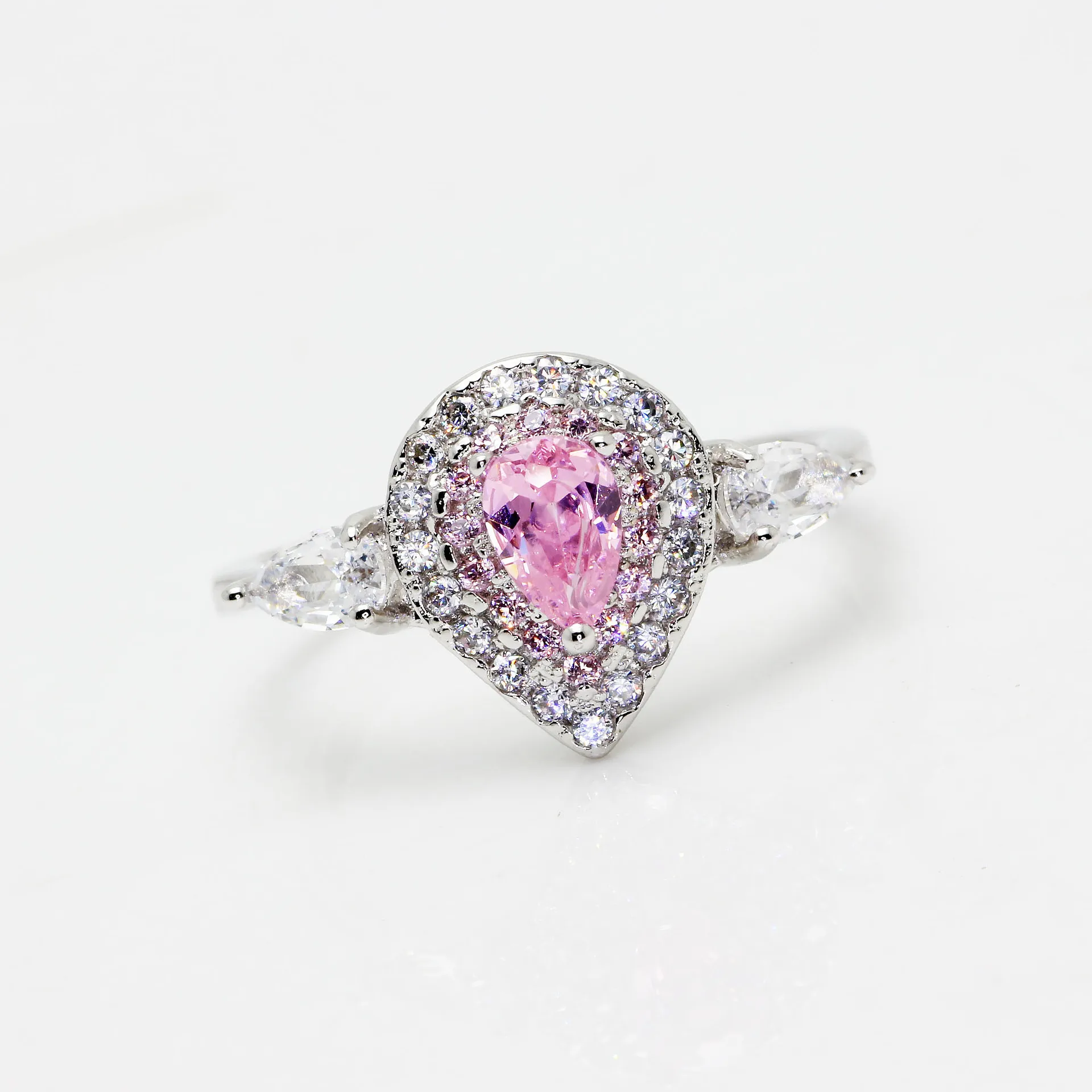 

Exquisite Luxury Water Drop Shape Crystal Ring Fashion Women Inlay Zircon Silver Color Ring Charm Women's Engagement Jewelry