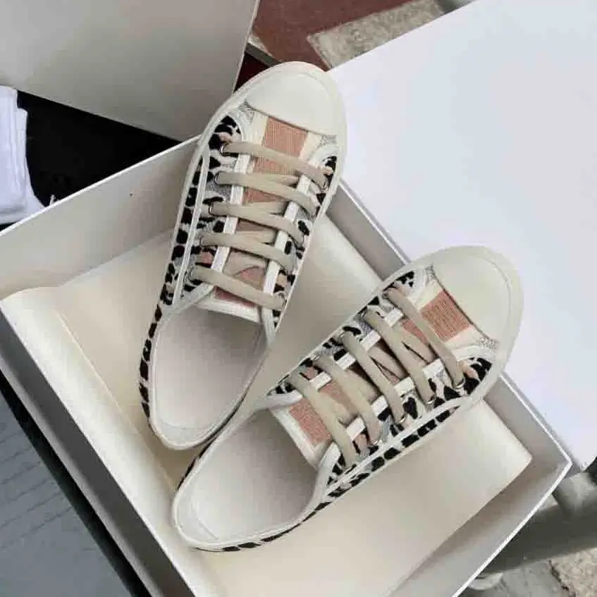 

Новые женские туфли, Брендовые женские кроссовки, Женская роскошная дизайнерская обувь с вышивкой, качественная женская обувь