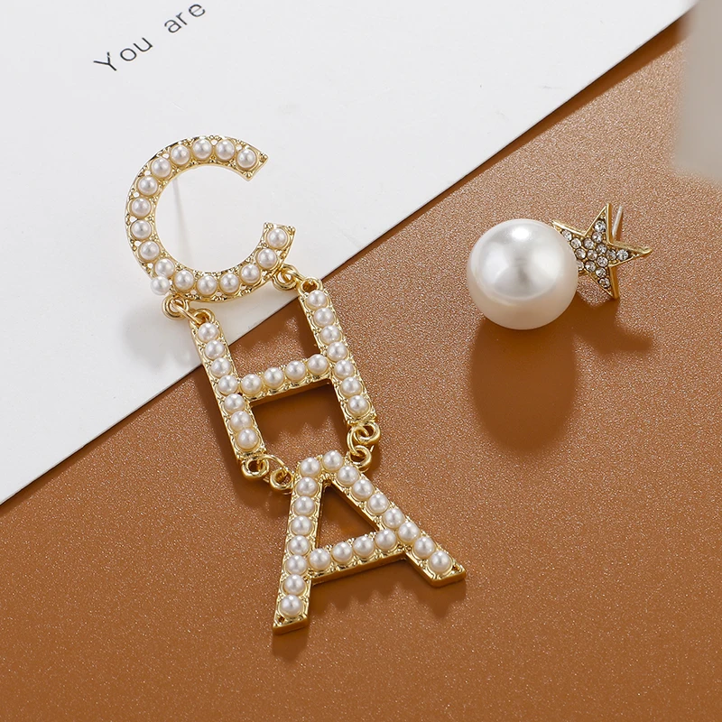 

AENSOA New Gold Imitation Pearl Letter Drop Earrings for Women Statement CHA Letter Geometric Earring Fashion Jewelry Wholesale