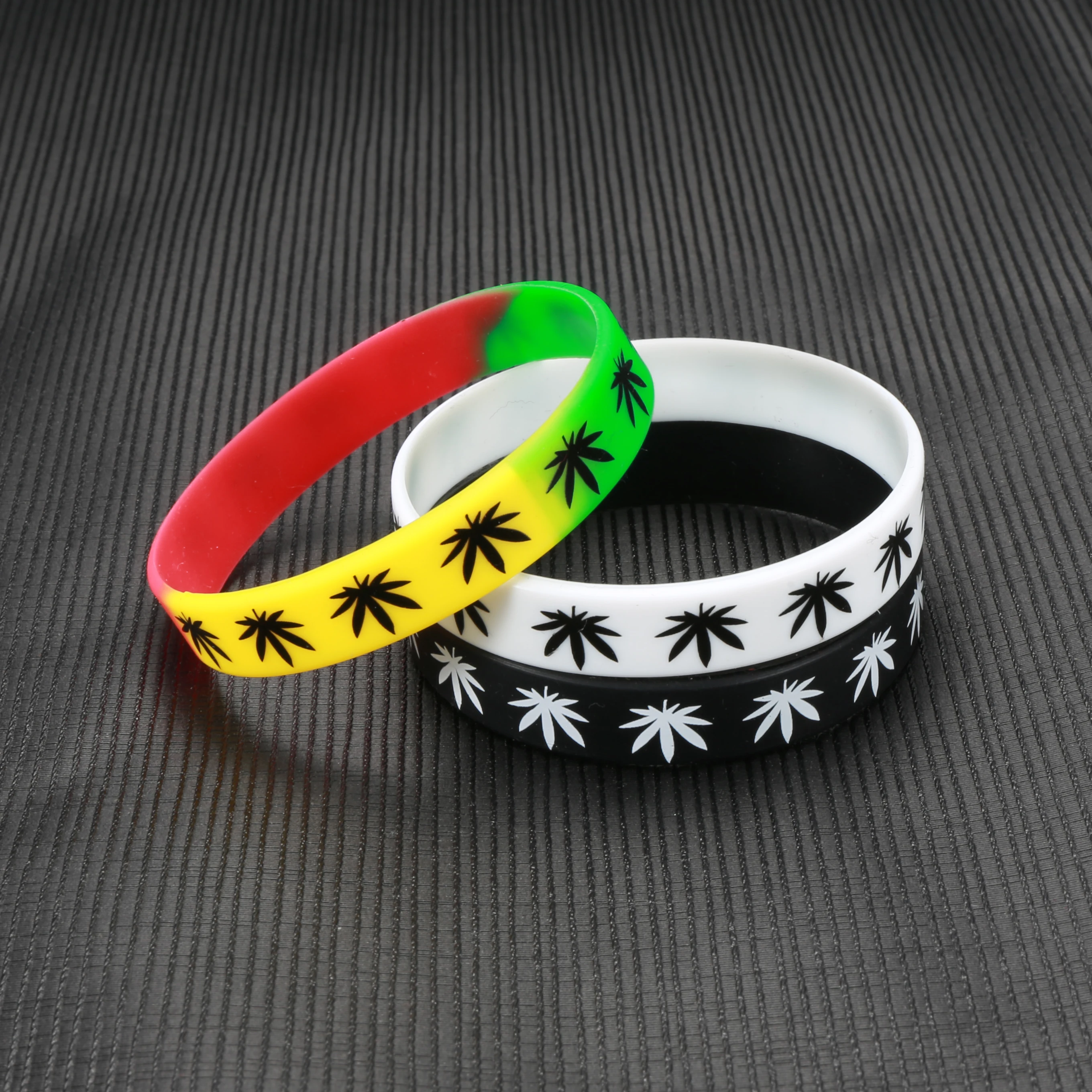 2pcs Leaves Jamaica Weed Rasta Reggae Silicone Bracelet&Bangles Black White Color Wristband Fashion Jewelry