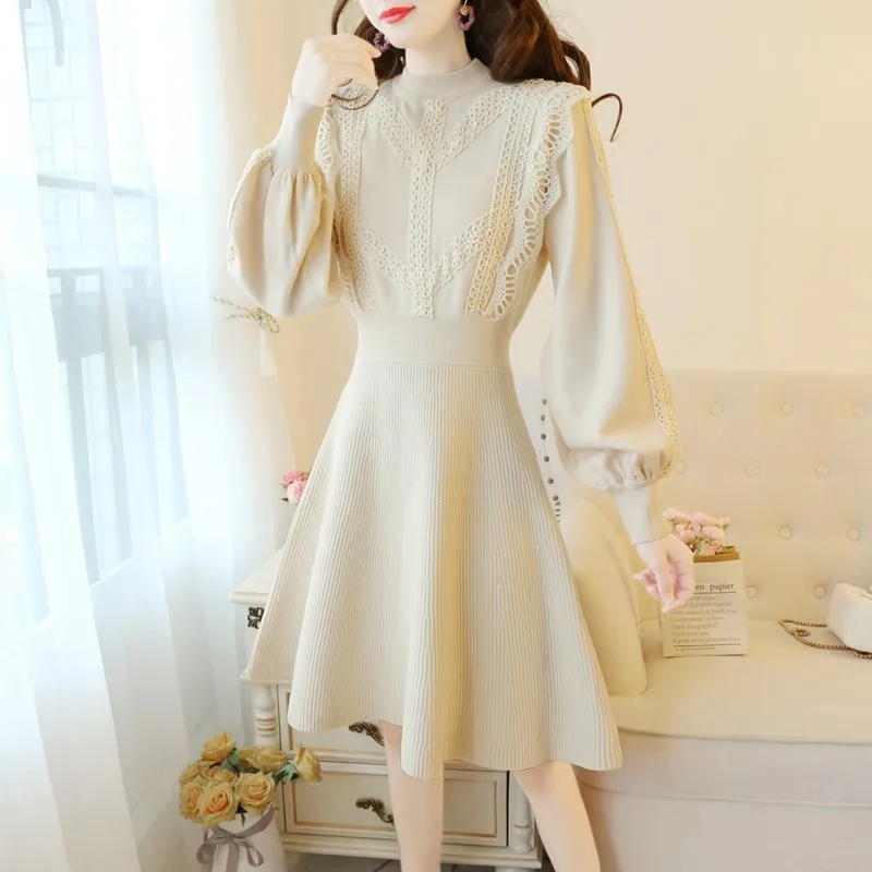 Женское трикотажное платье-свитер длинное приталенное платье с кружевными