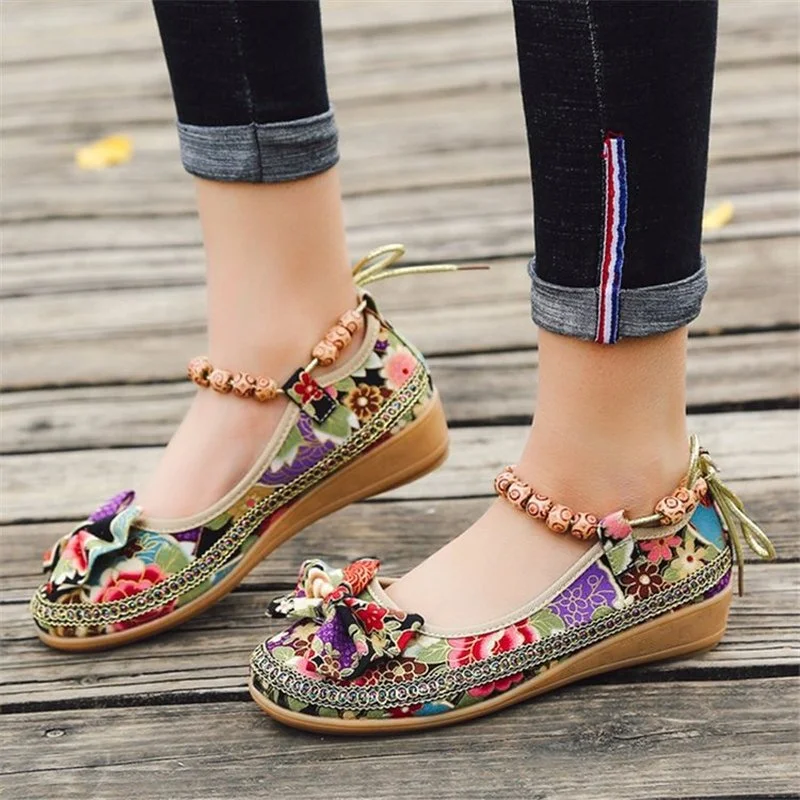 

Женские холщовые балетки на плоской подошве, с бусинами, на шнуровке сзади