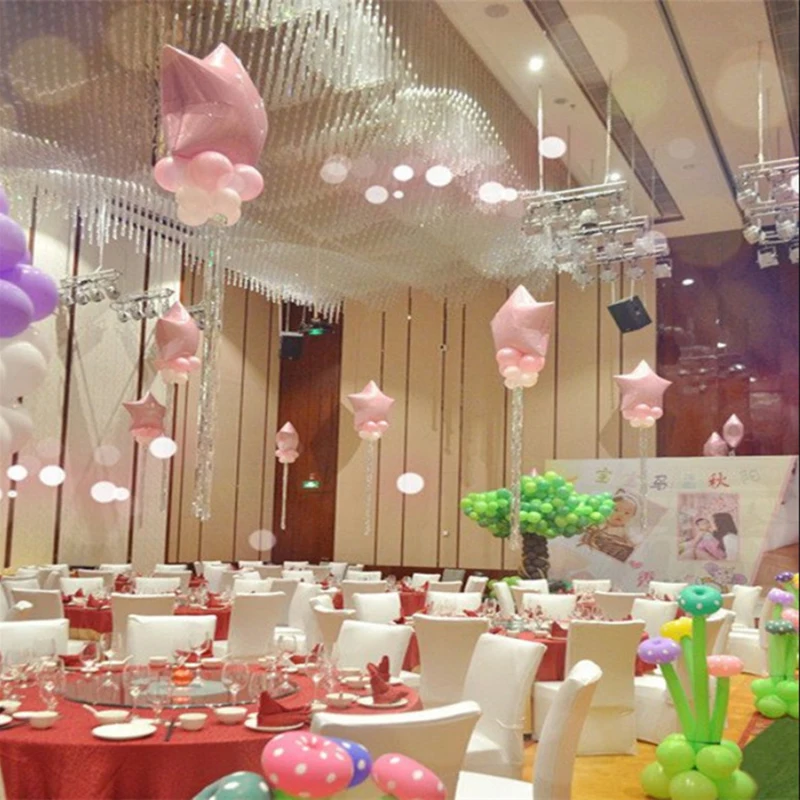 Воздушные шары дождь золото атмосфера сайт макет поставки кисточкой вечерние