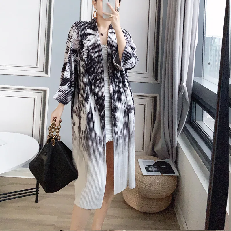 

Pleated Coat Women's Long Loose Print Windbreaker