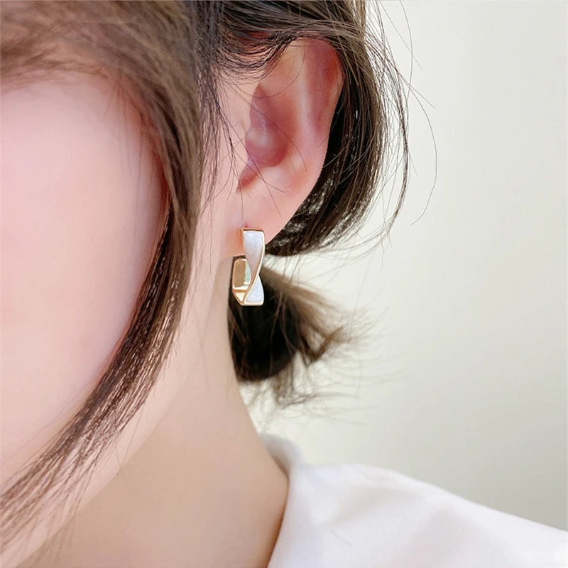 

2021 New Gentle Candy Color Ladies Earrings S925 Silver Needle Earring Spiral Design Niche Temperament Simple Ear Jewelry Gift