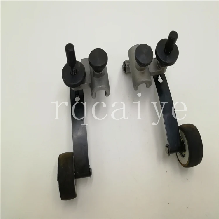 Free Shipping 2 pairs Komori offset printing machine spare parts komori L440 table runner assembly rubber wheel assembly