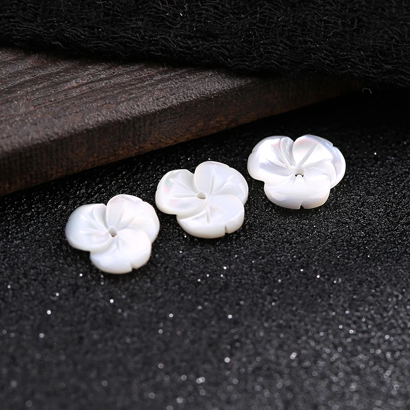 Бусина из натуральной морской ракушки с тремя лепестками 1 шт. 10 х10 мм гладкая 3D