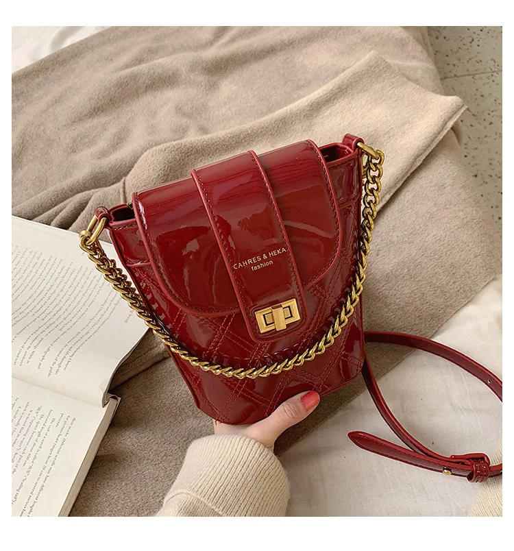 

Patent Leather Women's Bag 2021 New Trend Versatile Messenger Bag Bright Face Single Shoulder Bag Fashion Bucket Bag