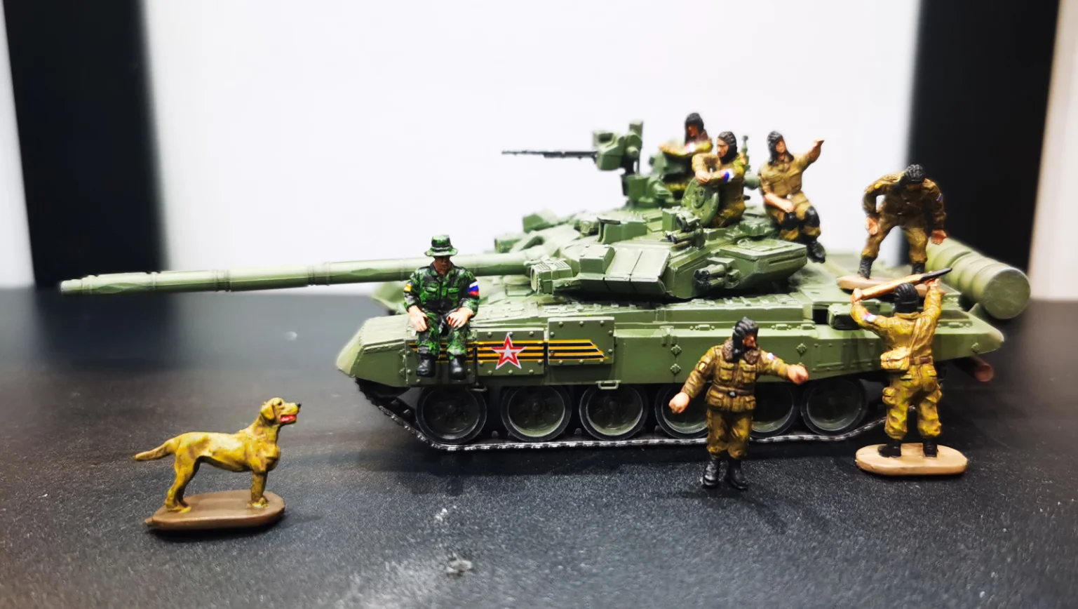 

Sanrong 1/72 modern Russian armored force 7 people 1 dog without tank finished soldiers can cooperate with the scene