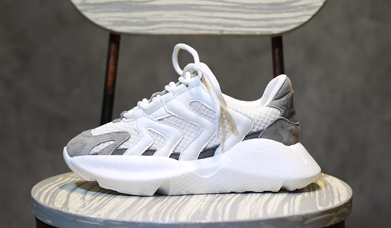 Женские кроссовки на массивной подошве Белые Повседневные платформе