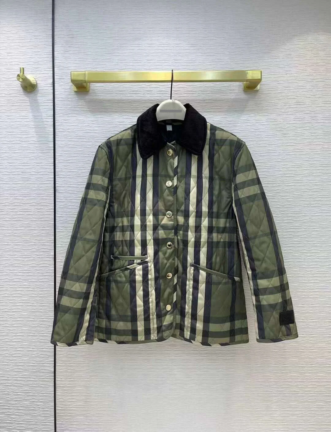 

Autumn and winter new ladies cotton jacket short jacket thickened jacket.