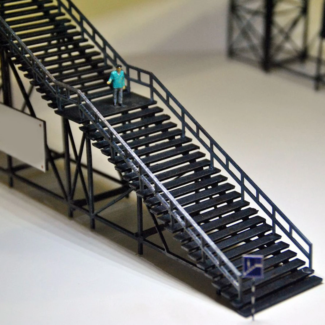 

1:87 HO Scale Railway Station Footbridge Model Sand Table Scene Decoration