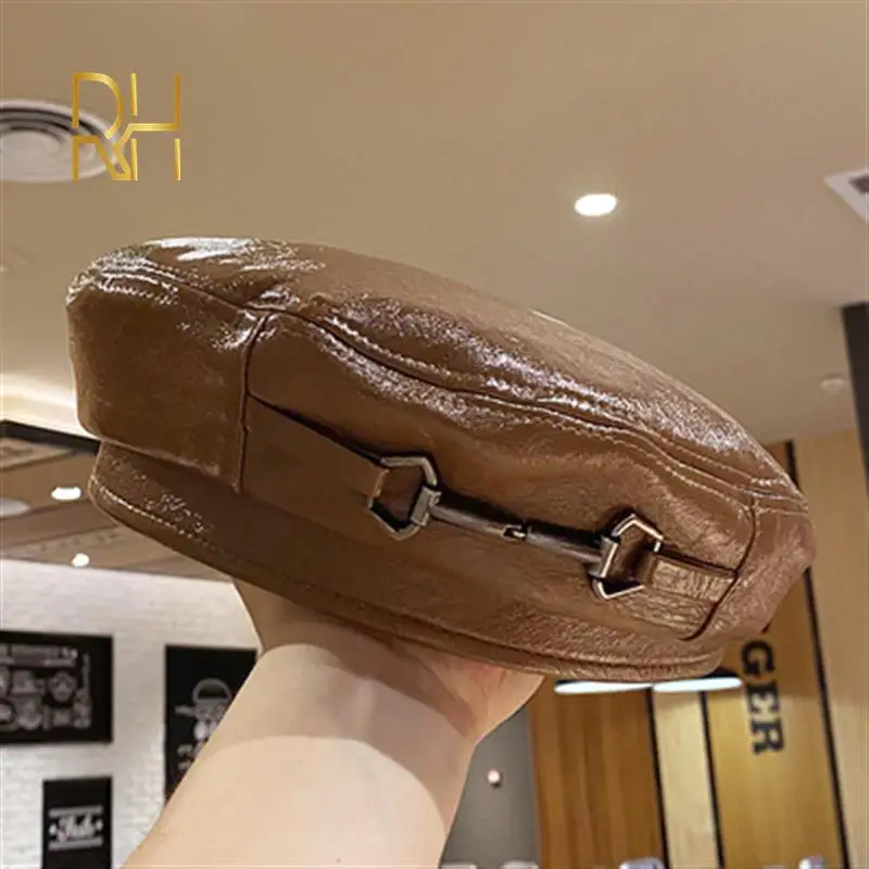 Женский берет с пряжкой Черный из искусственной кожи для осени и зимы |