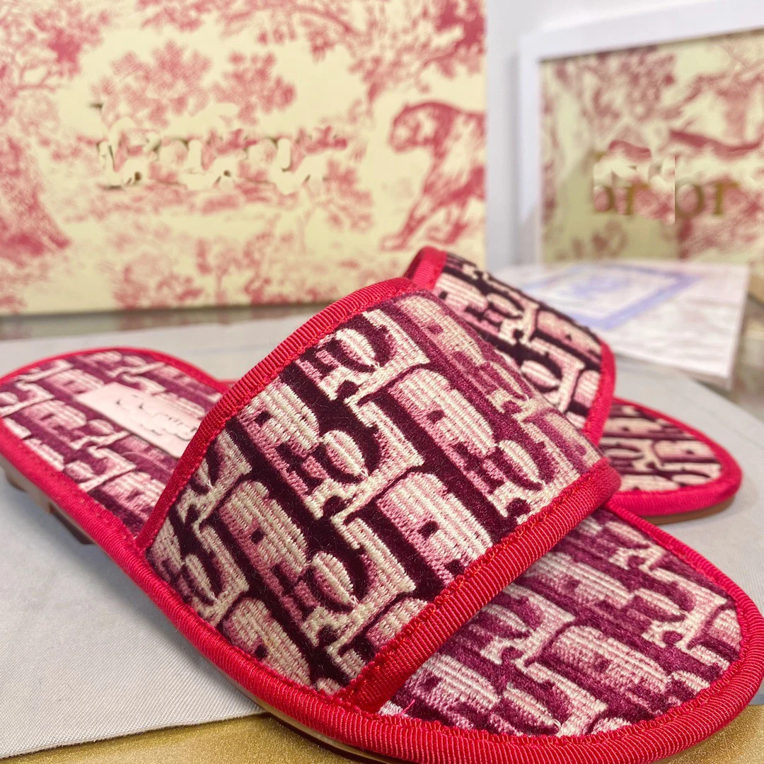 

Luxury Designer Brand Slippers Women Summer Beach Sandals Fashion Brand Flat Shoes girls Ladies Vacation Slippers Casual Shoes