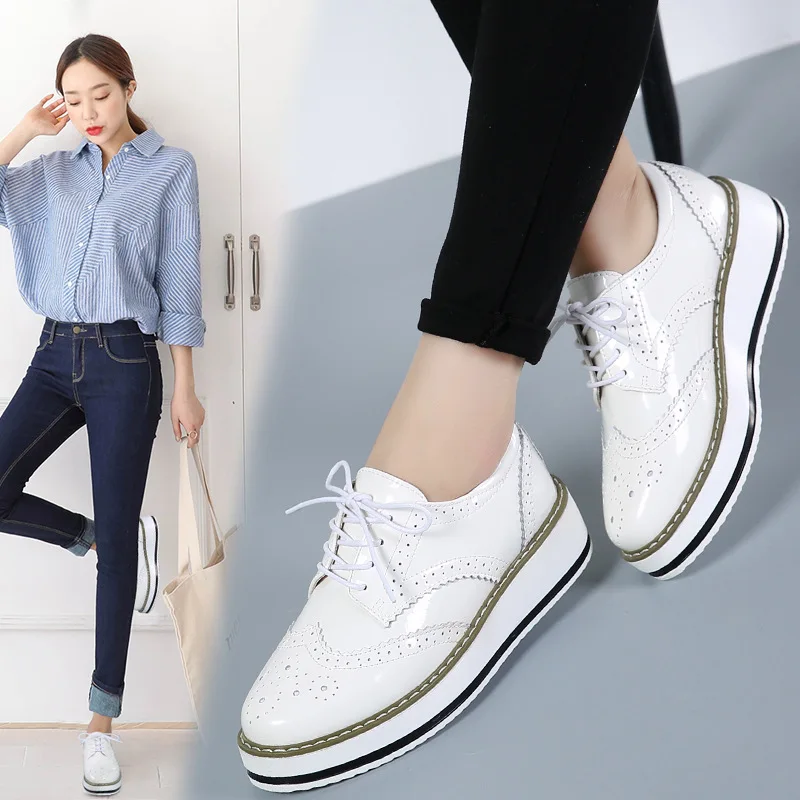 Женские туфли-оксфорды из натуральной кожи на платформе с перфорацией типа броги