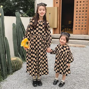Осеннее платье в горошек с длинными рукавами и круглым вырезом для девочек и родителей 2020