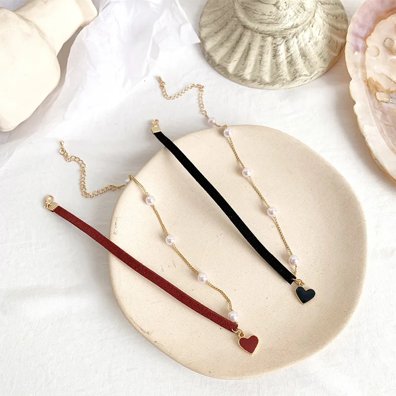 Женское короткое ожерелье с красным сердцем простое в виде красного сердца