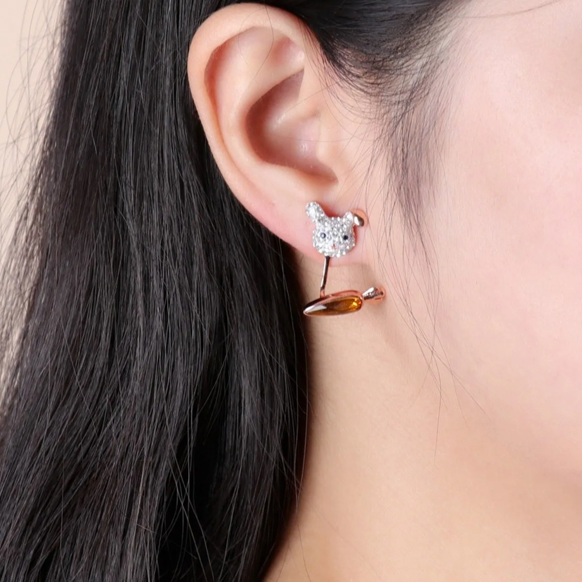 

ERIN High quality SWA new cute rabbit carrot pierced female Earrings