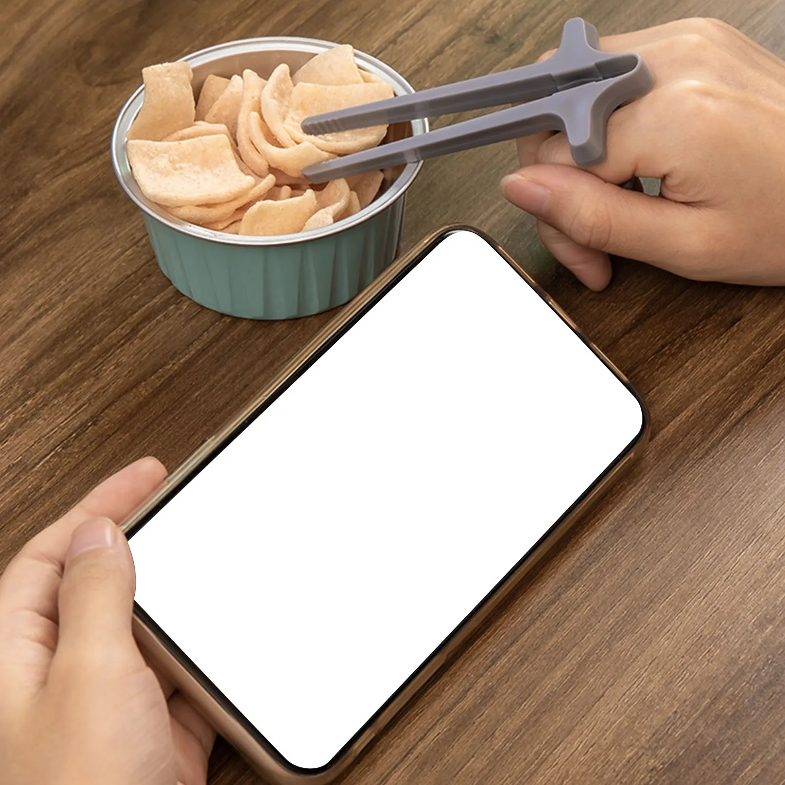 Палочки для еды Lazy Assistant на палец портативные U-образные палочки с зажимом закусок