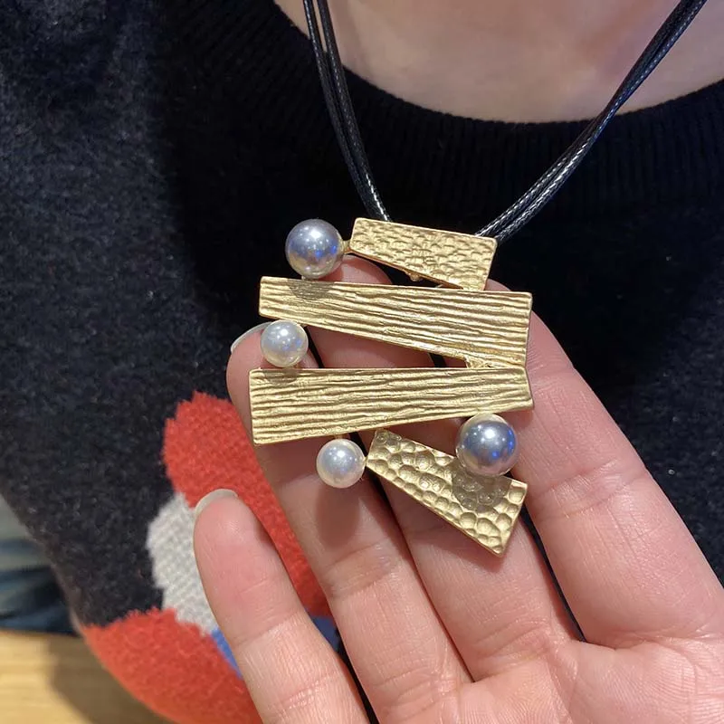 Женское Ожерелье чокер с подвеской из черной кожи серые жемчужные ожерелья и