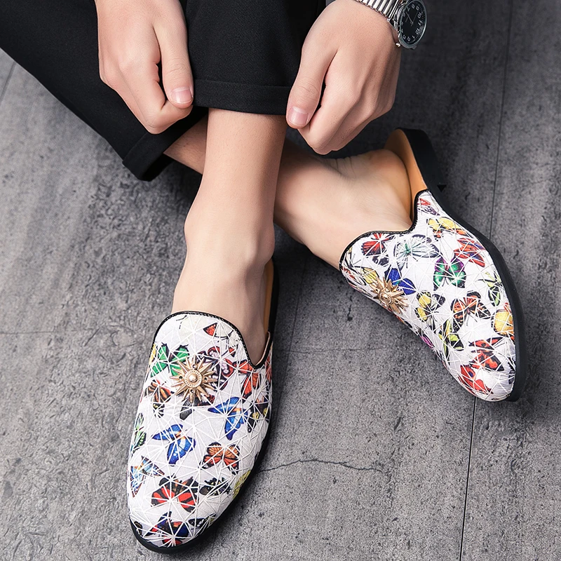 

Original Men Casual Shoes White Half Slippers for Mens Brand Fashion Man Flat Shoes Summer Half Drag Pu Leather Men Shoes