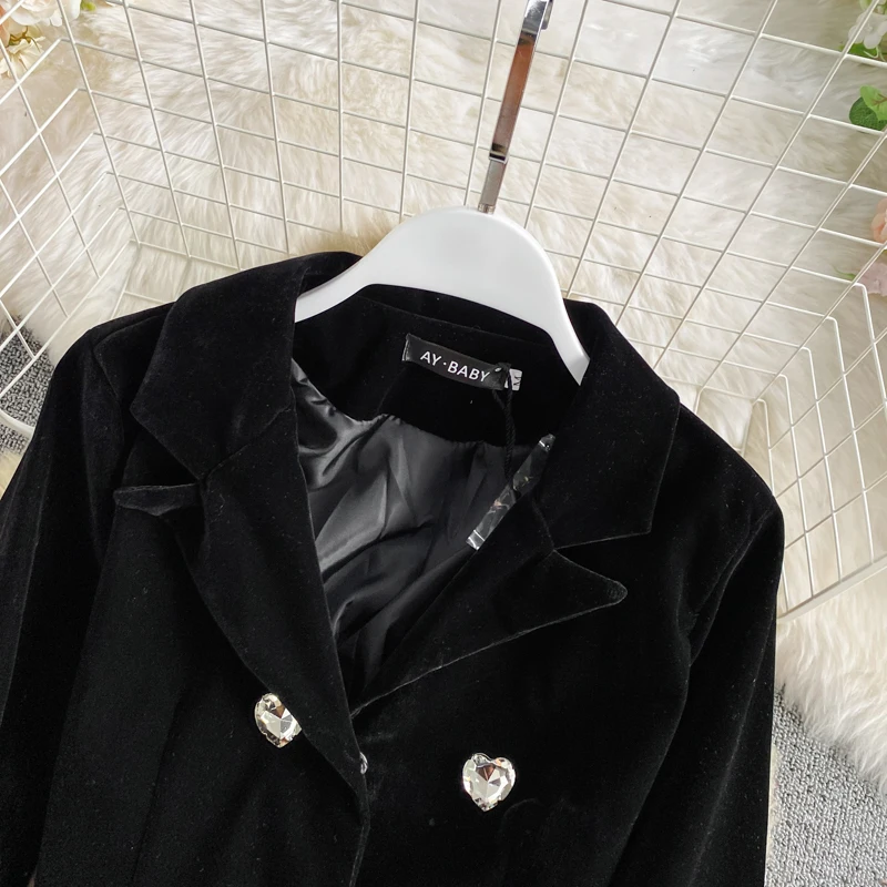 

Winter ladies temperament fashion high cold Yujie short velvet suit jacket temperament two-piece suit high waist shorts