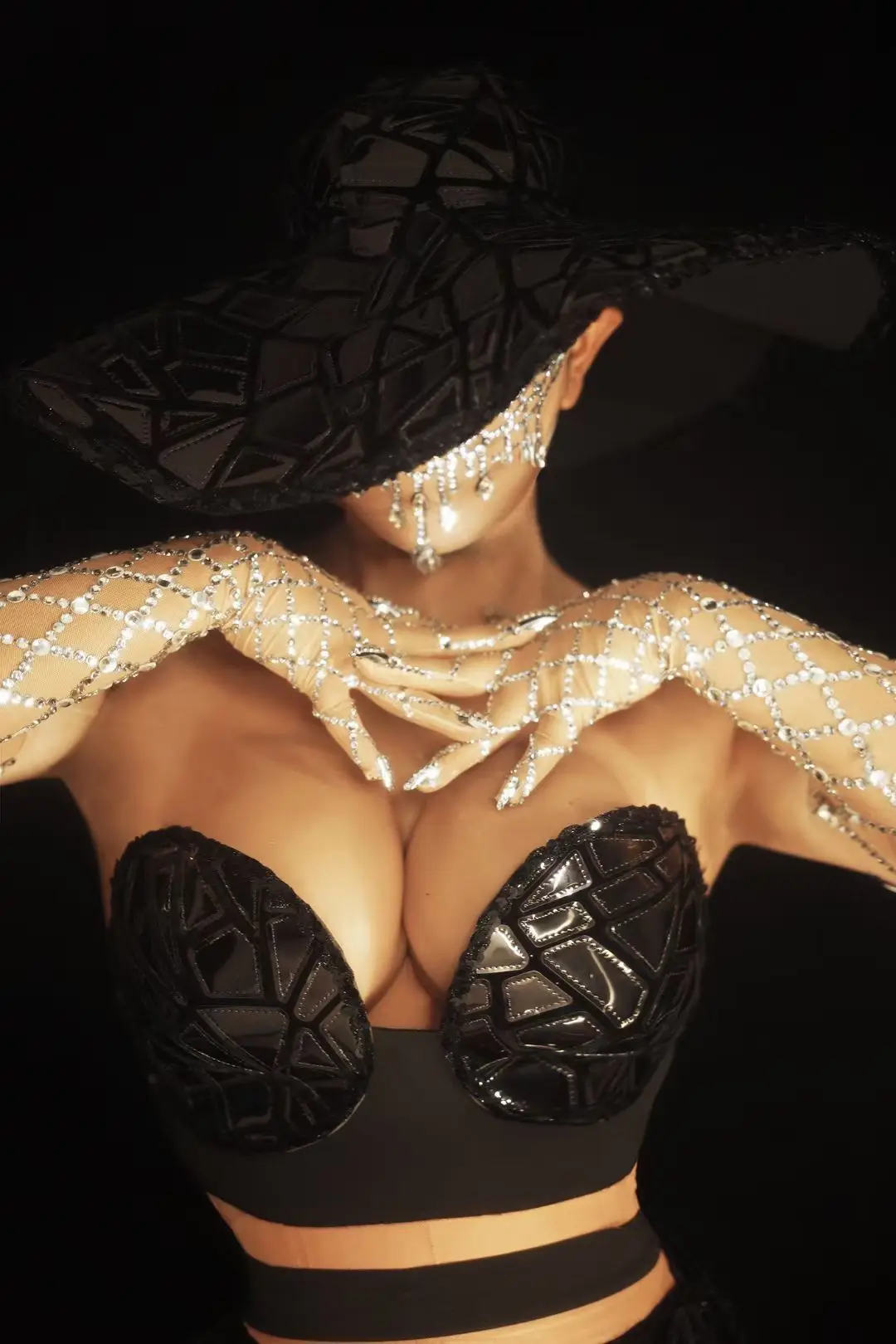 

Luxurious Stretch Rhinestones Gloves Women Perspective Long Gloves Nightclub Dancer Singer Stage Accessories Birthday Celebrate