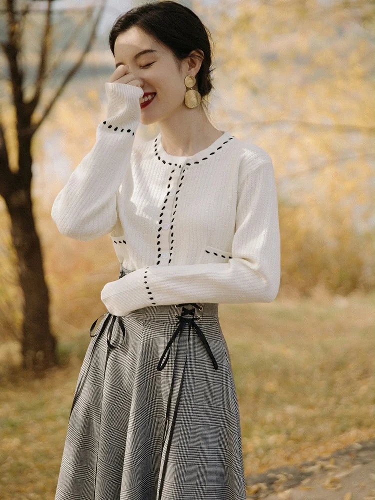 

Новинка Осень-зима белый маленький ароматный свитер + серая сетчатая двойная юбка на бретельках темпераментная светильник одежда Wind Royal Sister