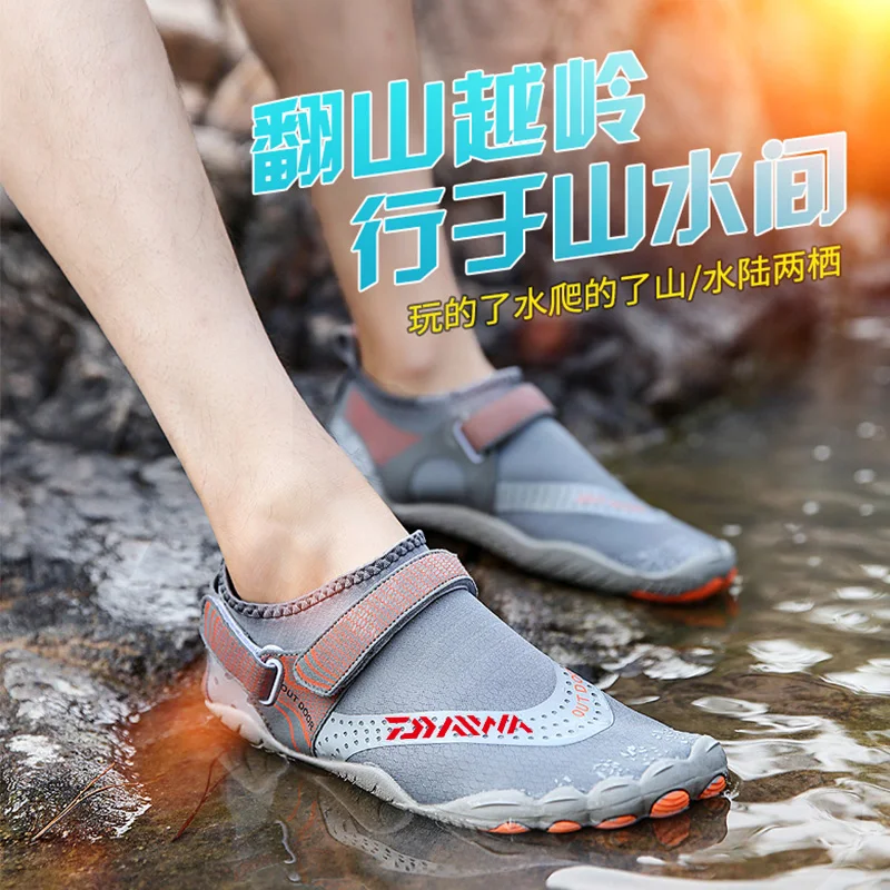 

New Daiwa Fishing Water Shoes Men Outdoor Breathable Wading Climbing Shoes Beach Quick-Drying Dawa Fishing Wearable Shoes