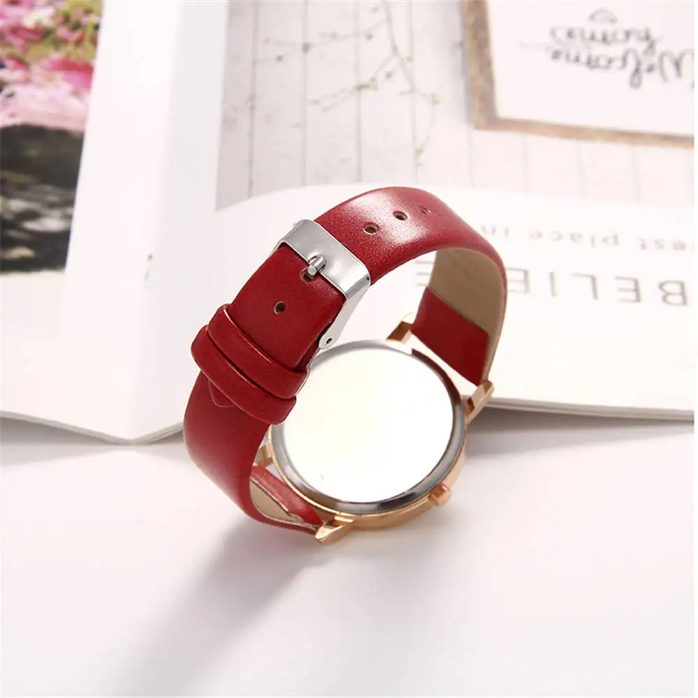 Простые женские кожаные часы кварцевые из розового золота чехол с бриллиантами