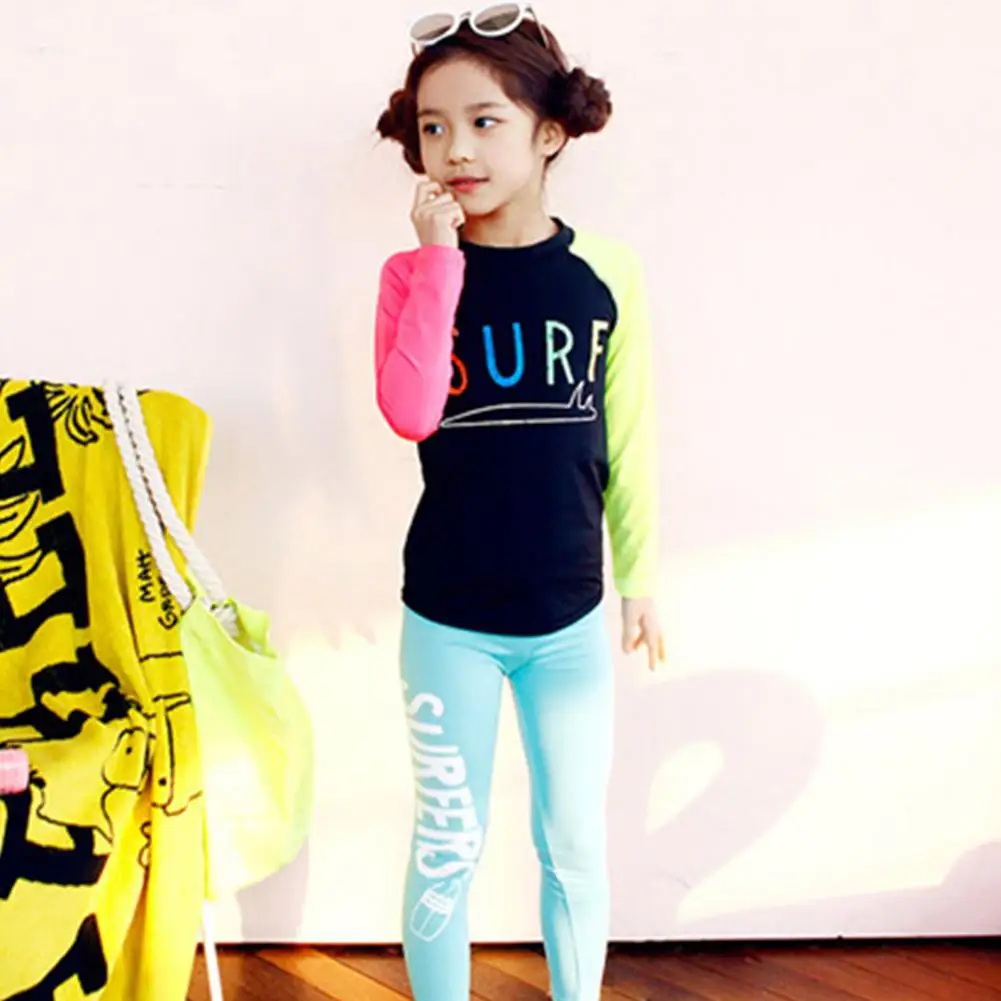 Детский купальник из двух предметов с буквенным принтом размера 4XL длинными