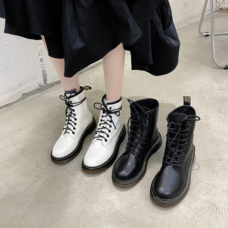 

2020 New Autumn Winter Boots Brand Designer Flats Heel Shoes Female Round Toe Trendy Lace-up Square Heel Shoes