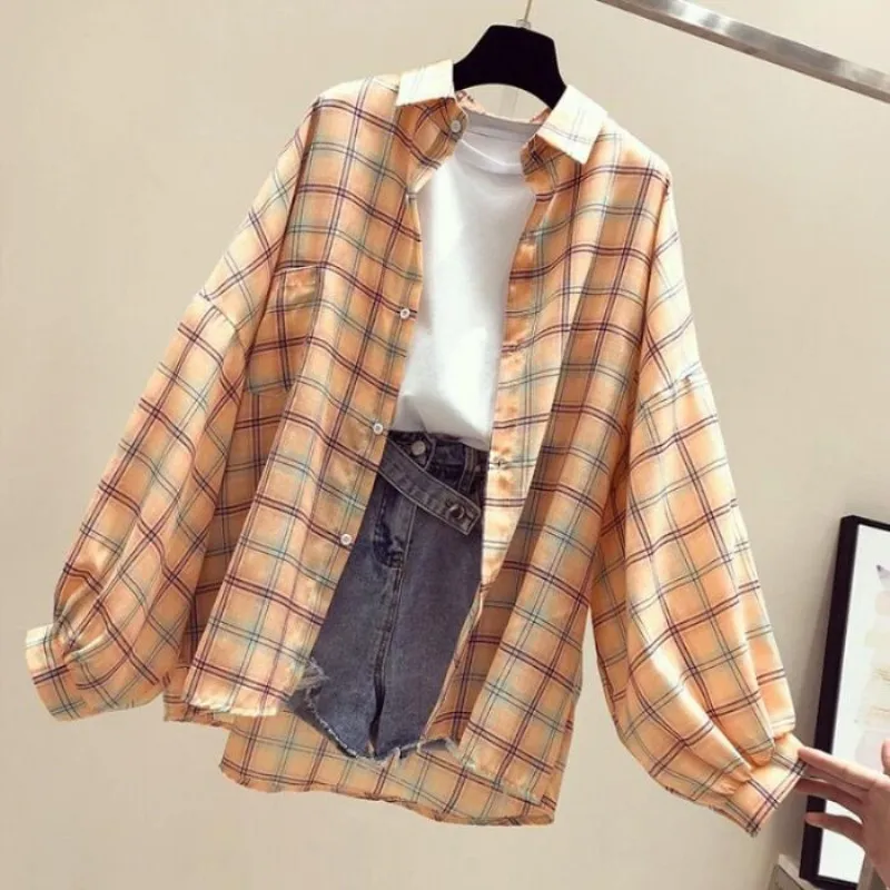 

Fashionable Casual Lady Irregular Shirt, Designer Brand High-end Luxury Lapel Suit Collar Sunblock Shirt White And Black Shirt