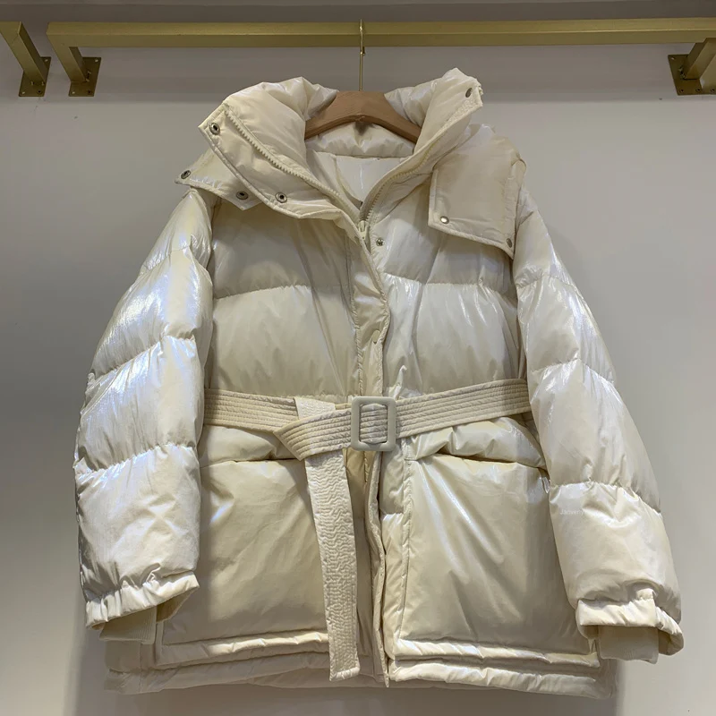 Куртка женская зимняя на 2021 белом утином пуху с капюшоном и завязками